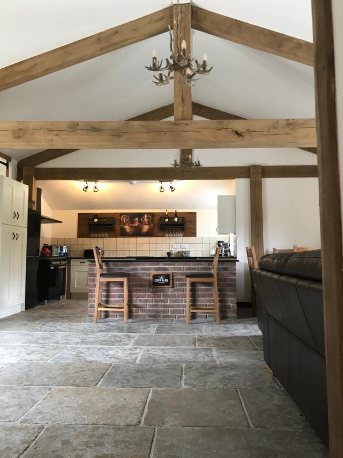Trelaske Mill Cider Barn-With Hot Tub, Fire Pit Bbq Lewannick Eksteriør billede